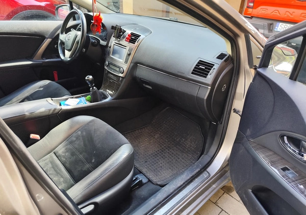 Toyota Avensis cena 39900 przebieg: 127354, rok produkcji 2014 z Racibórz małe 56